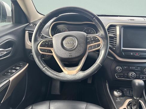 Used 2018 Jeep Cherokee Limited w/ High Altitude Package AWD/4WD image 10