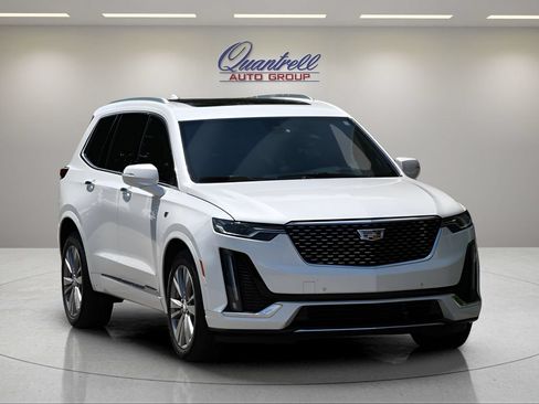 Used 2023 Cadillac XT6 Premium Luxury w/ Technology Package AWD/4WD image 2
