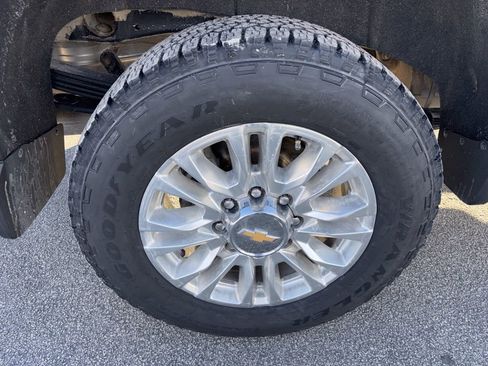 Used 2022 Chevrolet Silverado 2500 High Country image 13