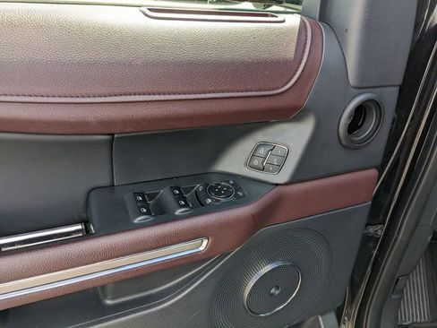 Used 2024 Ford Expedition Limited image 19