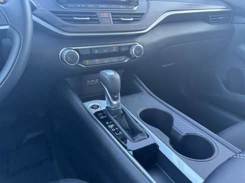 Used 2025 Nissan Altima 2.5 SV image 42