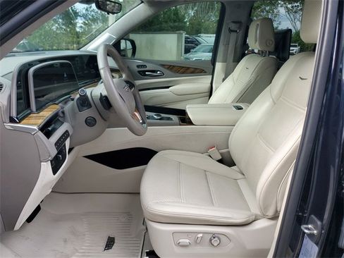 Certified 2021 Cadillac Escalade Premium Luxury Platinum image 17