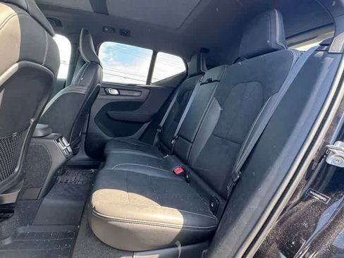 Used 2021 Volvo XC40 T5 R-Design w/ Climate Package image 17