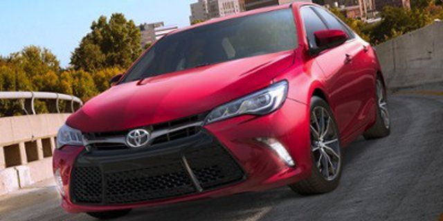Used 2016 Toyota Camry XSE w/ Moonroof Package FWD image 1
