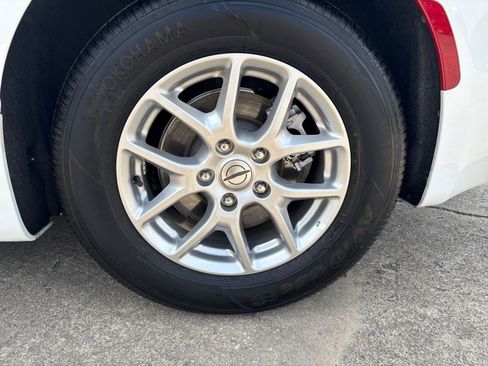 Used 2024 Chrysler Pacifica Touring-L image 30