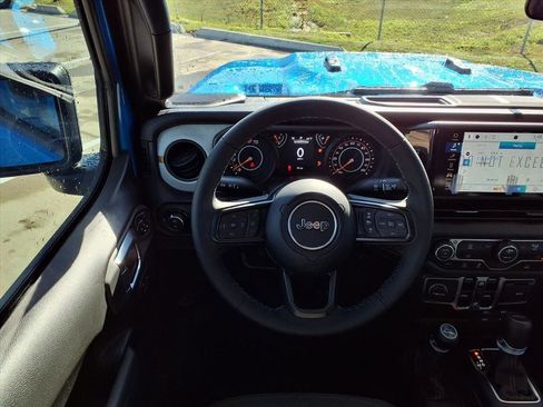 New 2026 Jeep Gladiator Sport AWD/4WD image 11