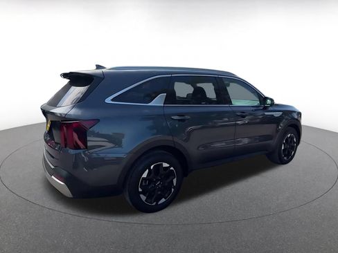 Used 2024 Kia Sorento S FWD image 12