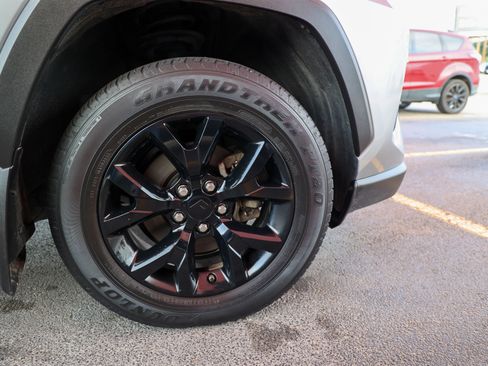 Used 2024 Toyota RAV4 LE AWD/4WD image 13