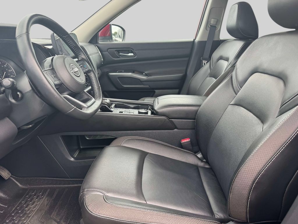 Used 2024 Nissan Pathfinder SL AWD/4WD image 13
