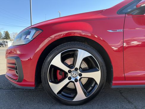 Used 2018 Volkswagen Golf 4-Door image 10