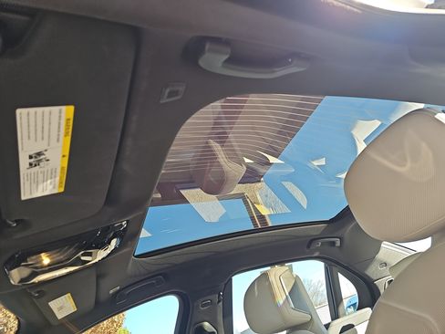 Certified 2025 BMW 740i image 31