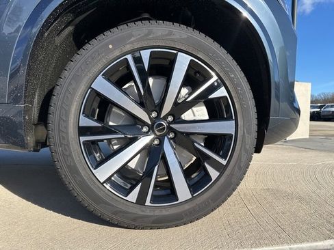 New 2026 Volvo XC90 B5 Core image 9