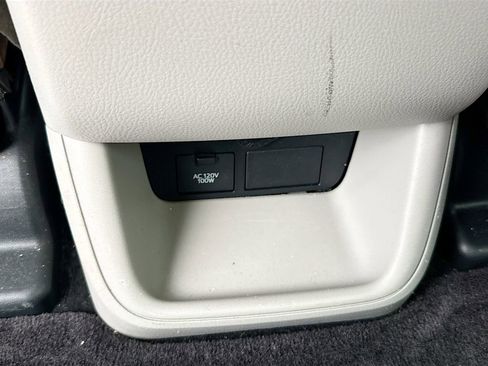 Used 2016 Toyota Highlander XLE FWD image 29