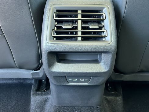 Certified 2026 Volkswagen Tiguan SE w/ Panoramic Sunroof Package AWD/4WD image 25