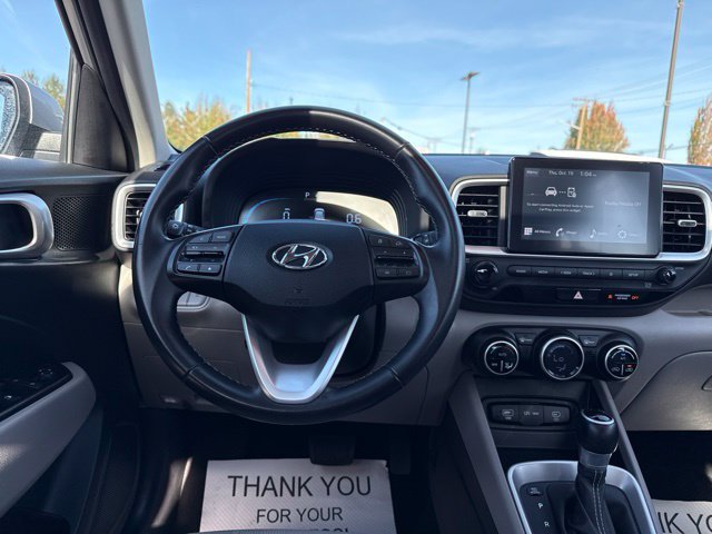 Used 2025 Hyundai Venue SEL FWD image 18