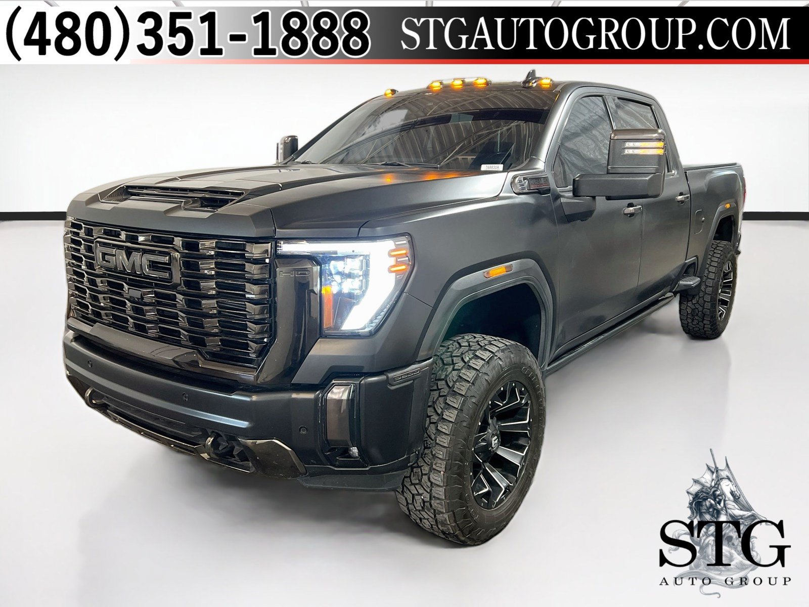 Used 2024 GMC Sierra 3500 Denali w/ Denali Reserve Package AWD/4WD image 1