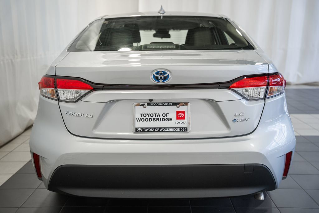 Used 2025 Toyota Corolla LE w/ LE Premium Package FWD image 4