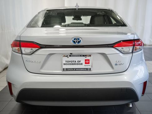 Used 2025 Toyota Corolla LE w/ LE Premium Package FWD image 4