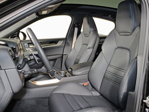 Used 2024 Porsche Cayenne S image 5