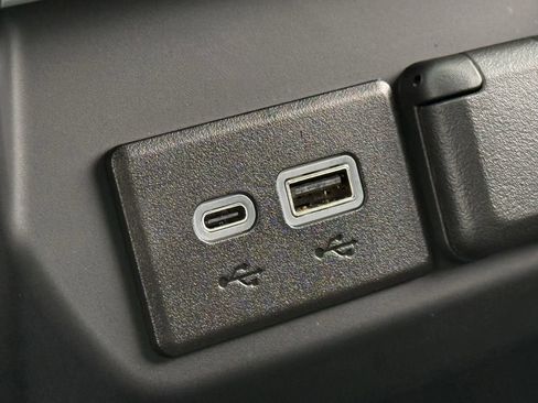 Used 2024 Chevrolet Silverado 1500 Custom image 17