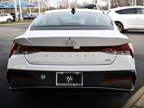 Certified 2025 Hyundai Elantra Limited image 9