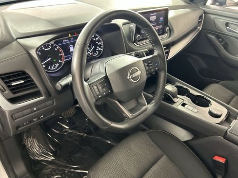 Used 2025 Nissan Rogue SV AWD/4WD image 12