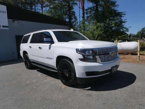 Used 2020 Chevrolet Suburban LT AWD/4WD image 3