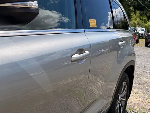 Used 2018 Toyota Highlander XLE AWD/4WD image 9