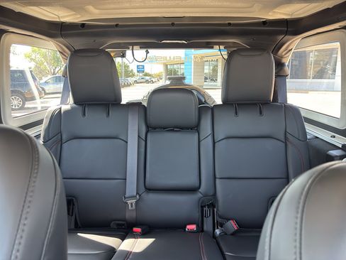 Used 2024 Jeep Wrangler Unlimited Rubicon AWD/4WD image 18