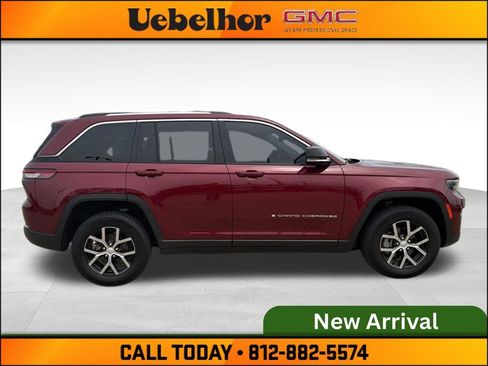 Used 2023 Jeep Grand Cherokee Limited w/ Trailer Tow Prep Group (B) AWD/4WD image 3