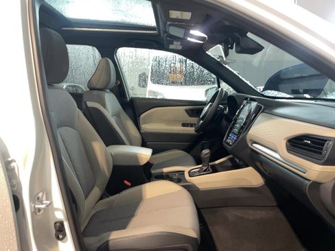 Used 2025 Subaru Forester Premium image 21