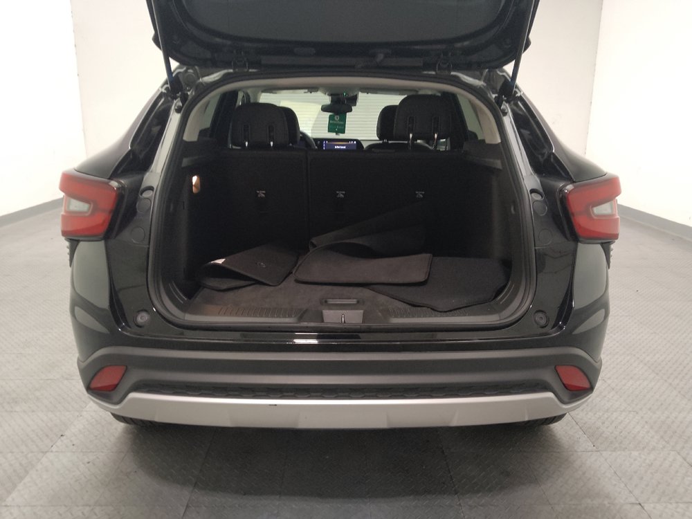 Used 2025 Chevrolet Trax LT w/ LT Convenience Package FWD image 29