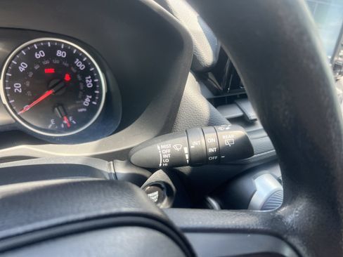Used 2020 Toyota RAV4 XLE FWD image 11