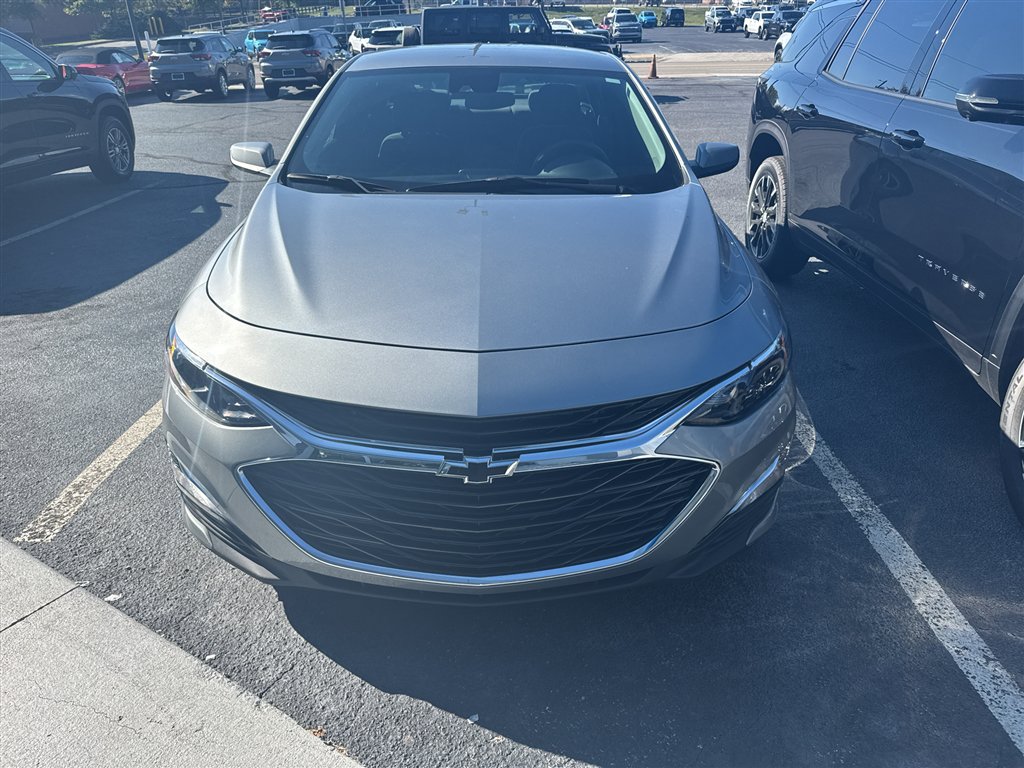 Used 2024 Chevrolet Malibu RS w/ LPO, Floor Liner Package FWD image 2
