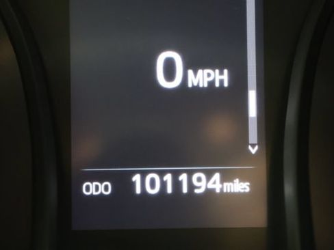 Used 2018 Toyota Camry LE FWD image 13