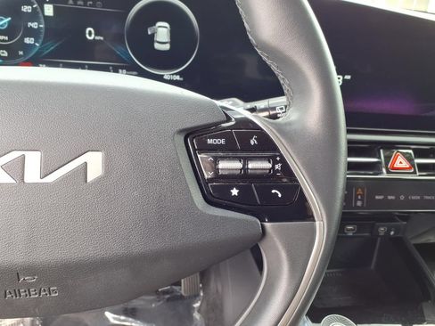 Certified 2023 Kia Niro Wind FWD image 19