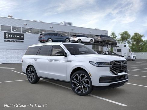 Used 2026 Lincoln Navigator Reserve AWD/4WD image 7