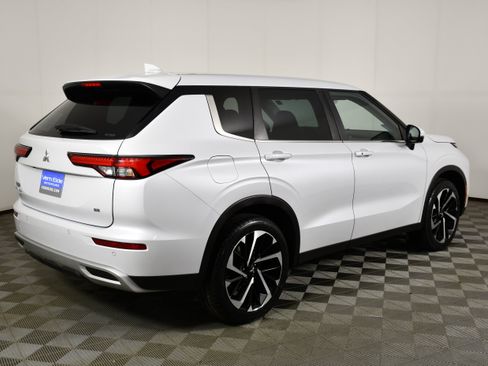 Used 2023 Mitsubishi Outlander SE AWD/4WD image 6