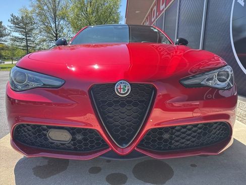 Used 2023 Alfa Romeo Giulia Veloce AWD/4WD image 8