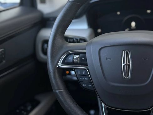Used 2022 Lincoln Nautilus FWD w/ Premium Package image 23