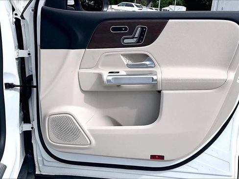 Used 2023 Mercedes-Benz GLB 250 image 22