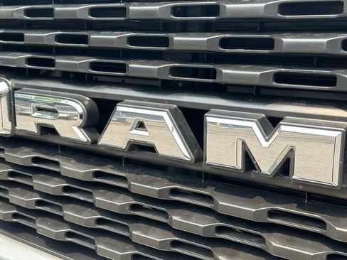 Used 2024 RAM 2500 Big Horn w/ Sport Appearance Package AWD/4WD image 9