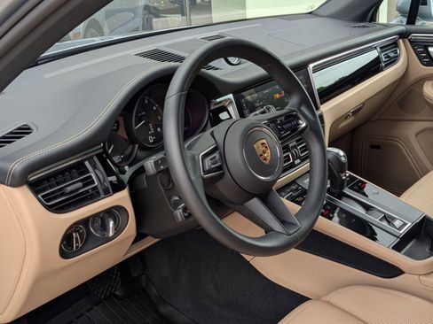 Certified 2026 Porsche Macan AWD/4WD image 4