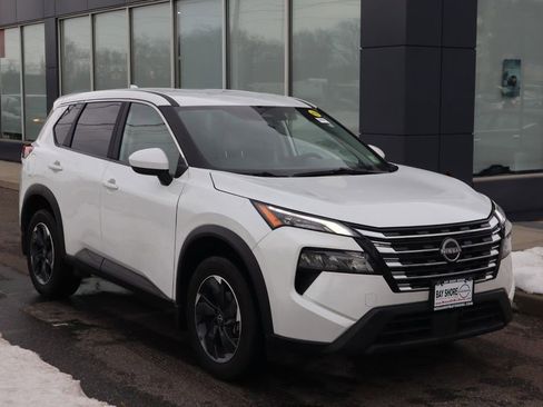 Certified 2025 Nissan Rogue SV AWD/4WD image 3