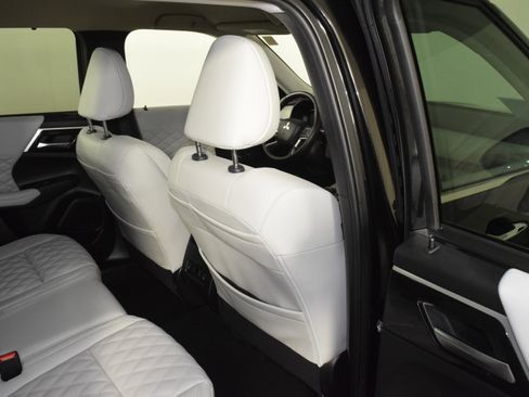 Used 2024 Mitsubishi Outlander SEL image 44