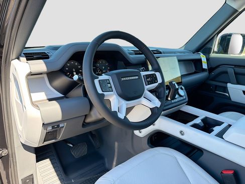 New 2026 Land Rover Defender 110 X-Dynamic SE image 25
