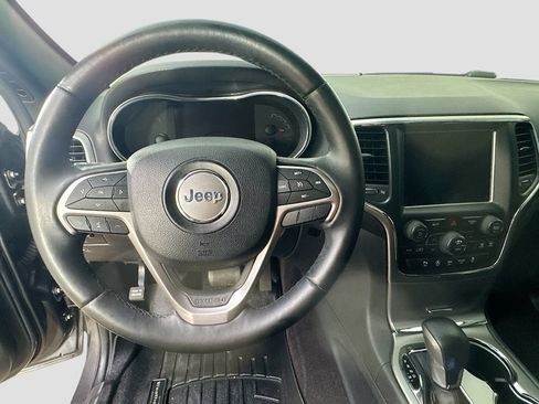 Used 2018 Jeep Grand Cherokee Altitude RWD image 13