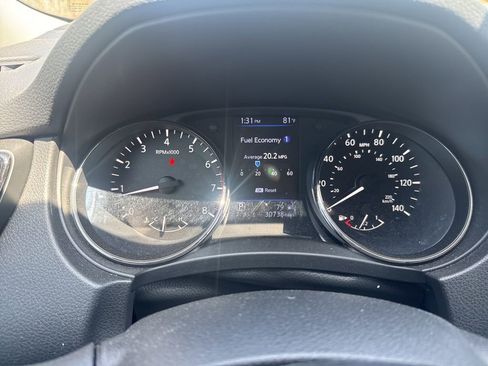 Used 2018 Nissan Rogue SL w/ Premium Package image 8