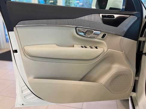 Used 2024 Volvo XC90 B5 Plus w/ Protection Package Premier AWD/4WD image 18