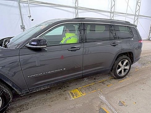 Used 2022 Jeep Grand Cherokee L Limited image 2